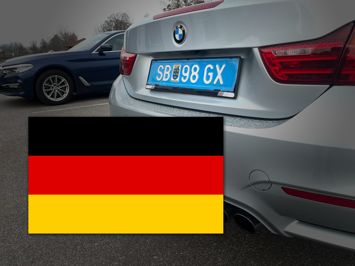 BMW mit Probefahrtskennzeichen und Deutschland Flagge